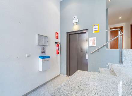 Apartament modern amb piscina comunitària i plaça d'aparcament.28