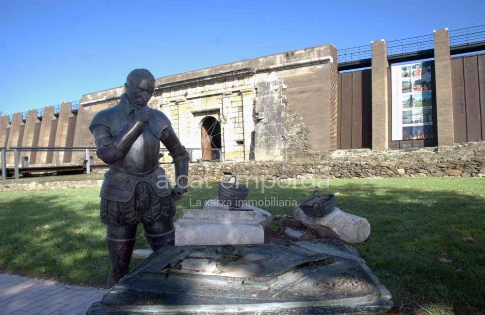 Oferta especial constructors! Edifici de 4 apartaments amb plànols d'edificació.18