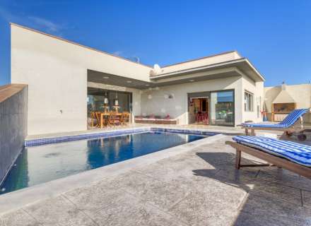 A Sta Llogaia privacitat, llum natural, espai a l’aire lliure... 396 m2 útils més 400 m2 de terreny 100% edificable.21