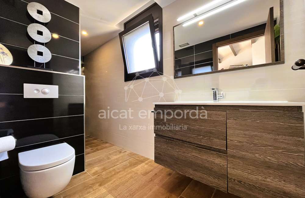 Maison moderne avec jardin et fort potentiel à Pontós.29