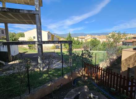 Parcel·la en venda dins del poble12