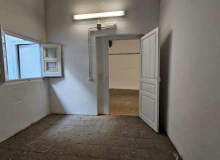 Edificio en centro ciudad de 496m2 en 3 plantas c/. Nou de Figueres21