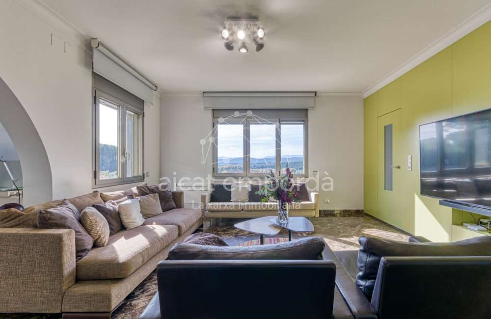 Casa de alto standing en La Jonquera: lujo entre montañas con piscina privada climatizada y vistas espectaculares9