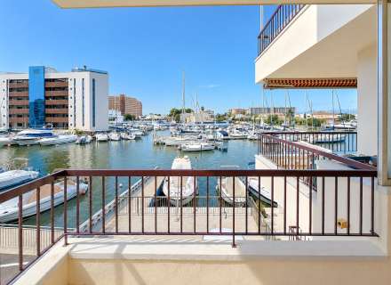 El teu racó vora el mar a Roses: terrassa amb vistes al canal i pàrquing privat25