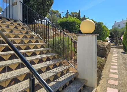Vous recherchez un endroit paisible à Roses, proche de la nature et réunissant tout le confort nécessaire pour en profiter tout au long de l'année ? Cet appartement mérite votre attention.21