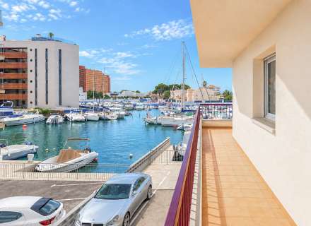 El teu racó vora el mar a Roses: terrassa amb vistes al canal i pàrquing privat30