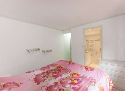 Casa amb jardí i dos apartaments.7