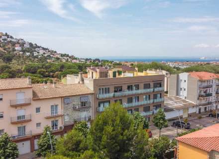 Spectacular duplex with 3 bedrooms plus a study and a 120m² terrace.1