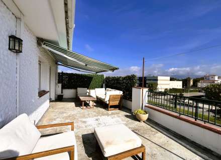 Piso reformado con gran terraza y piscina en Empuriabrava.1