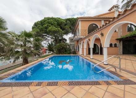 Casa exclusiva amb amarrador de 30 metres a Empuriabrava17