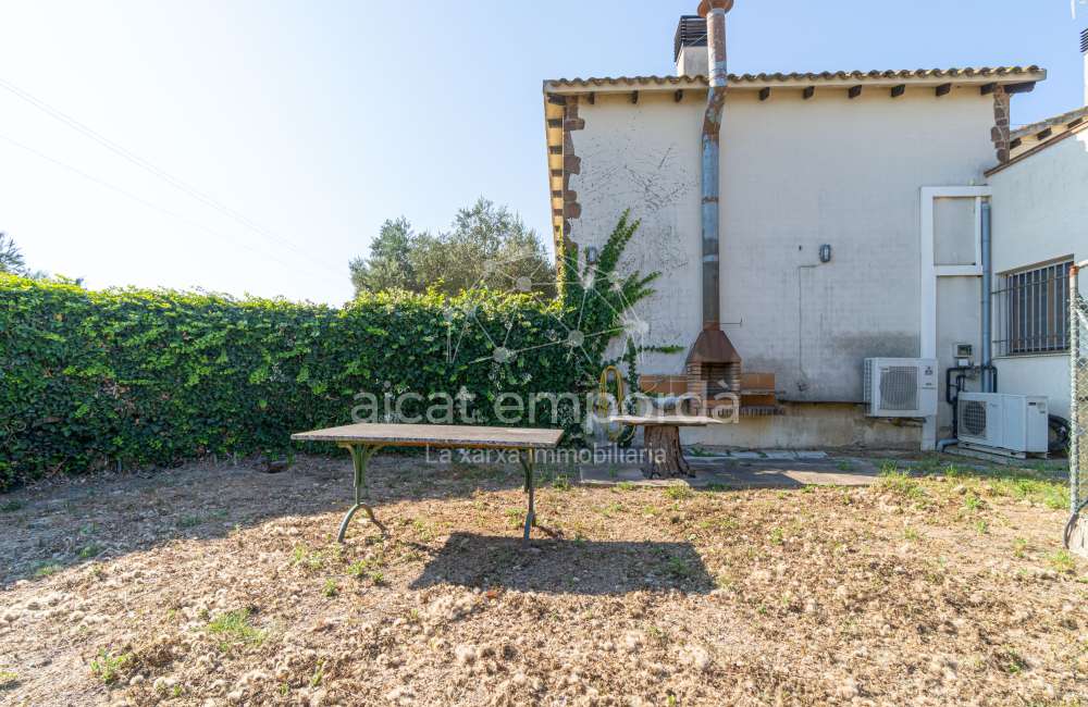 Maison/villa individuelle de style rustique, située à Bon Relax, à Sant Pere Pescador, à 1 km de la mer.51
