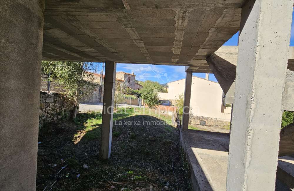 Parcel·la en venda dins del poble11