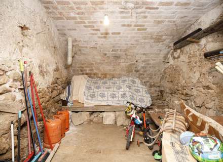 Casa del segle XIX amb ampli terreny a Palau de Santa Eulalia31