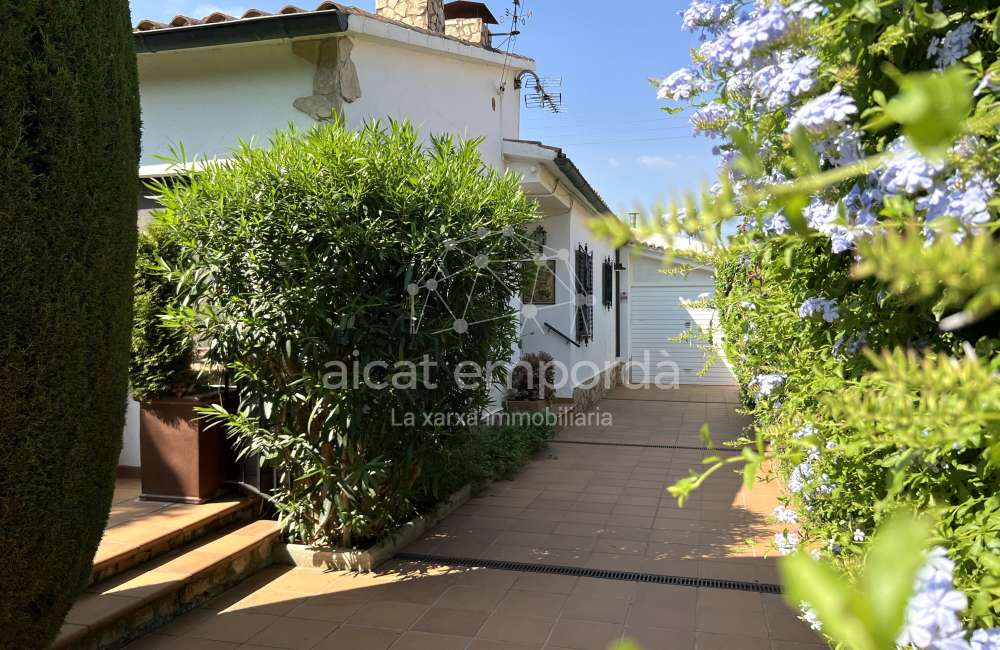 Encantadora casa de planta baja con jardín en l’Armentera17