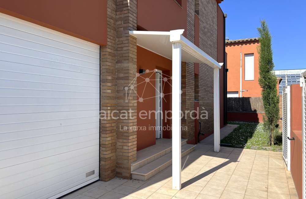 Excellente maison avec piscine privée dans un quartier très calme de Sant Pere Pescador.38