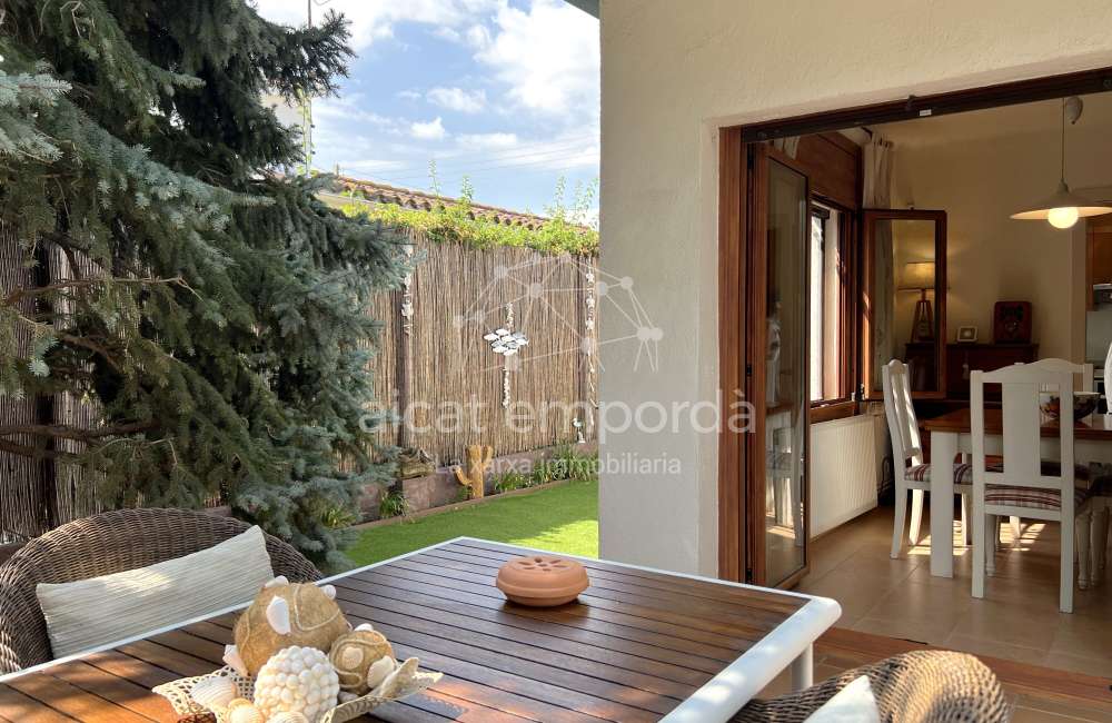 Encantadora casa de planta baja con jardín en l’Armentera1