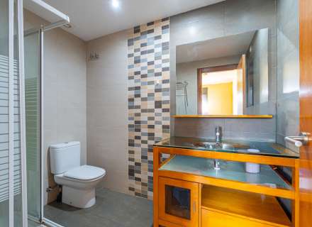 Apartament modern amb piscina comunitària i plaça d'aparcament.14