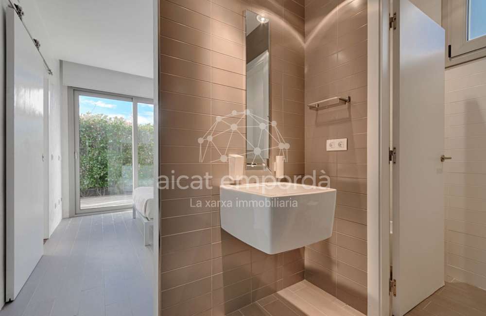 Casa de alto standing en La Jonquera: lujo entre montañas con piscina privada climatizada y vistas espectaculares75