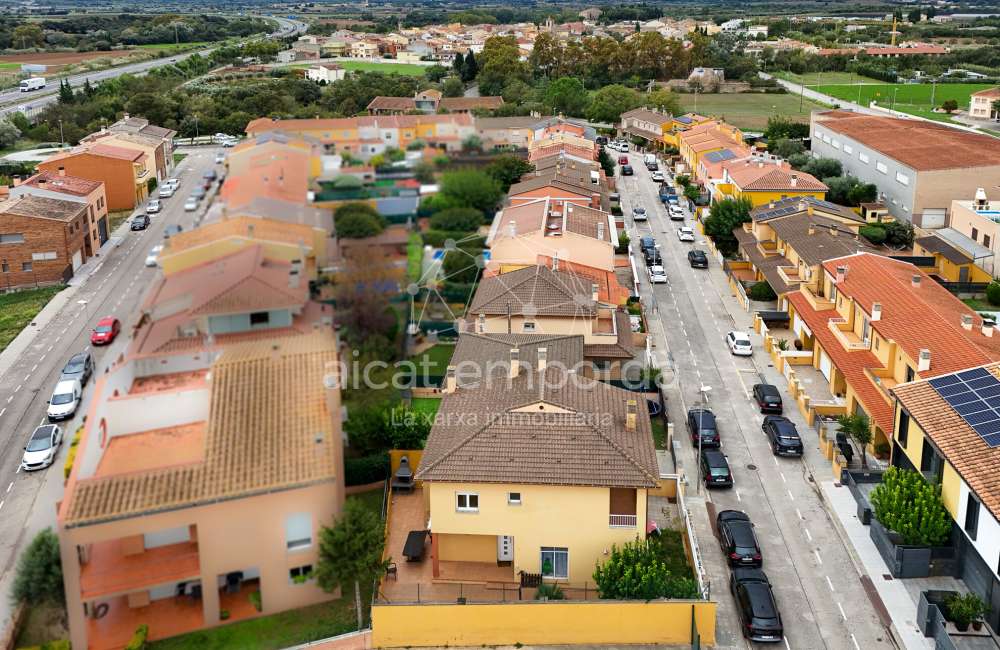 Vilafant : une maison mitoyenne d’angle avec jardin, terrasse et de l’espace pour profiter de la vie26