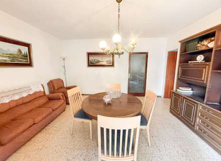 Piso de 4 habitaciones con balcón en Creu de la Ma2