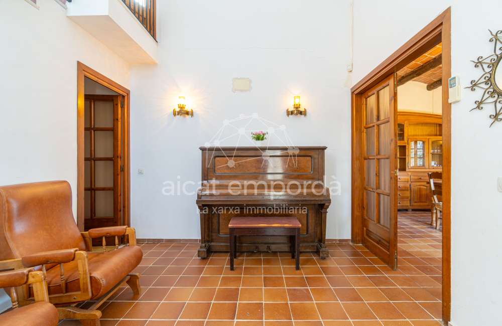 Maison/villa individuelle de style rustique, située à Bon Relax, à Sant Pere Pescador, à 1 km de la mer.5