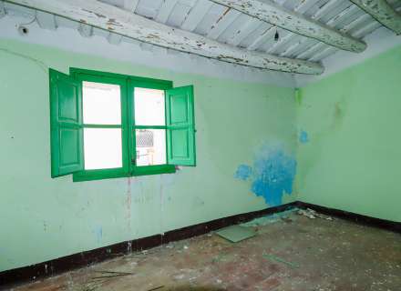 House with great potential in the center of Santa Llogaia18