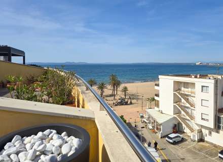 Ático en 1º línea con solárium, preciosas vistas y licencia turística.35