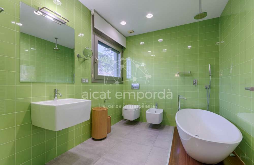 Casa de alto standing en La Jonquera: lujo entre montañas con piscina privada climatizada y vistas espectaculares29