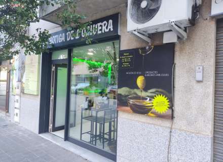Oportunitat de local comercial a prop del mercat de Roses.0