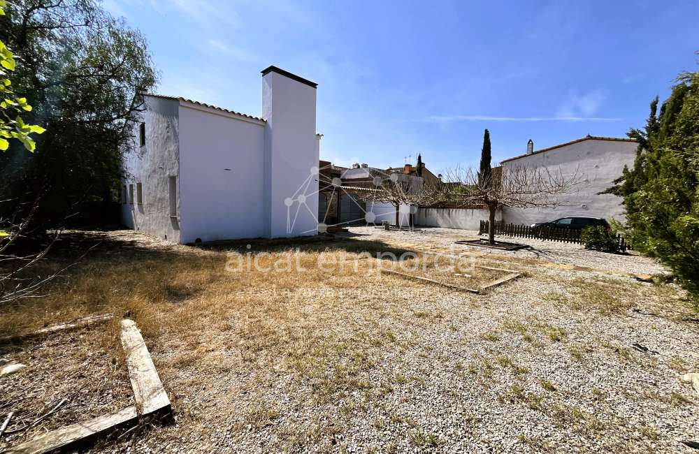 Maison moderne avec jardin et fort potentiel à Pontós.37