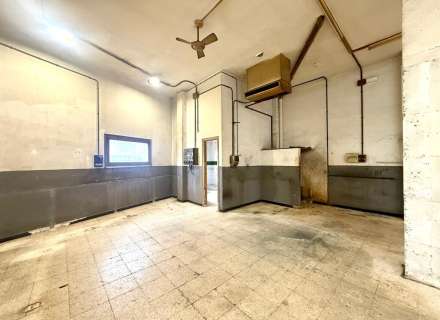 Figueres. Local comercial + sótano en venta (C/Empordà).10