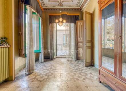 Building ideal for a small hotel, shopping center, or apartment building. Figueres Center. We have a summary of the current plan (PGOU).1