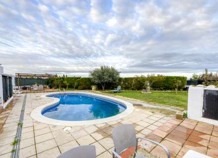 Calidez y tranquilidad es lo que ofrece esta amplia vivienda.36