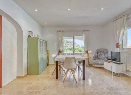 Gran apartament de 3 dormitoris amb boniques vistes a la muntanya a minuts de la platja.11