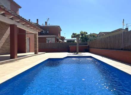 Excel · lent casa amb piscina privada en una zona molt tranquil · la a Sant Pere Pescador.43