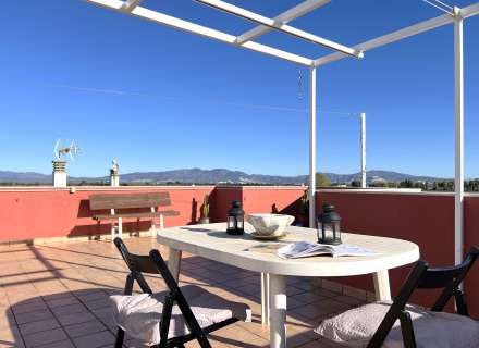 Àtic dúplex amb terrassa i pàrquing envoltat de natura.32