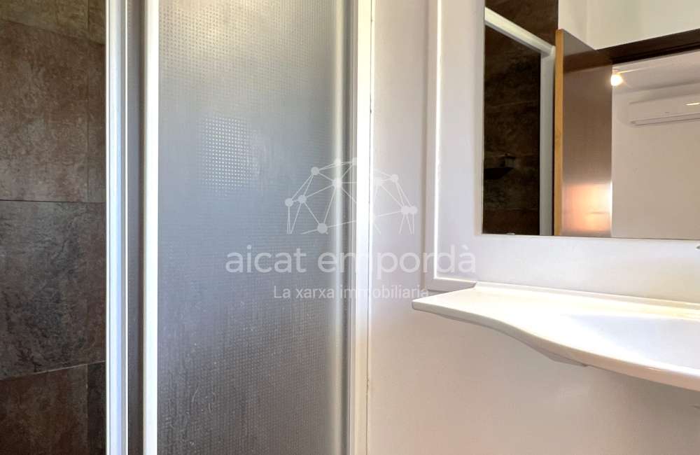 Excellente maison avec piscine privée dans un quartier très calme de Sant Pere Pescador.35