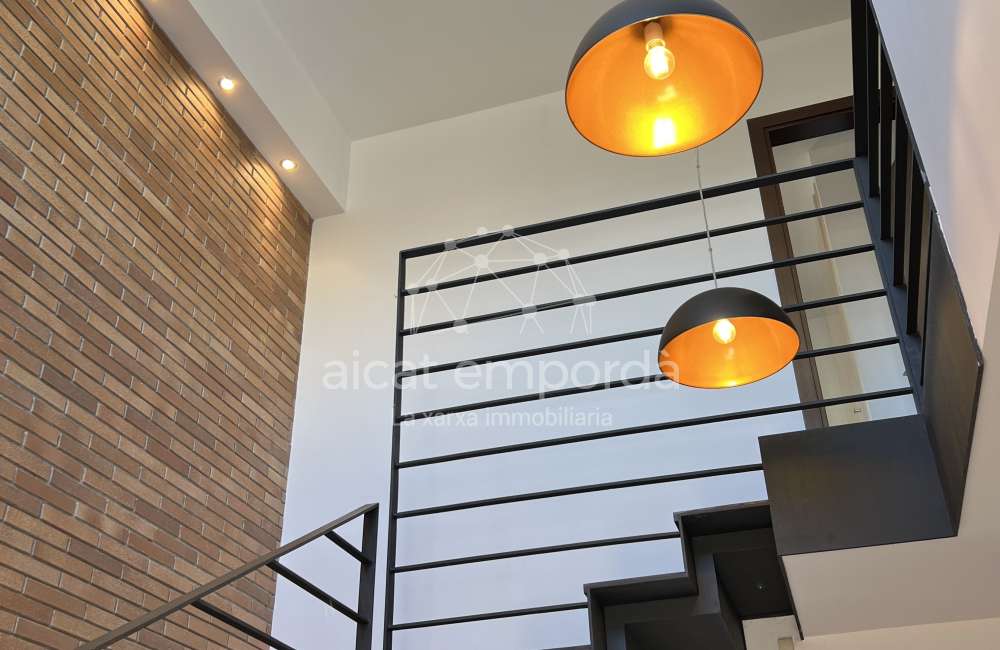 Excellente maison avec piscine privée dans un quartier très calme de Sant Pere Pescador.4
