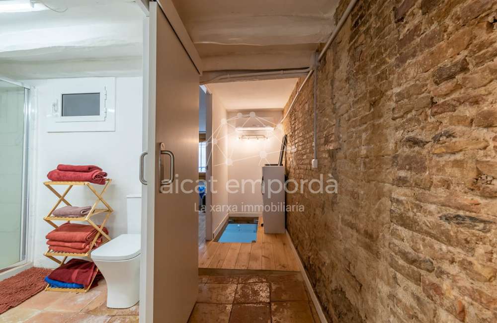 Bonita casa parcialmente reformada.9