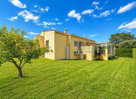 Encantadora casa a 4 vents amb gran parcel·la i vistes al Montgrí a Torre Gran (L’Estartit)1