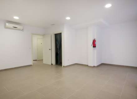 Local versátil de 120m² con accesibilidad Total14