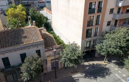 Solar edificable de 558 m² en figueres.