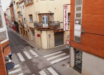 Local a peu de carrer a pocs metres de la plaça de la Palmera8