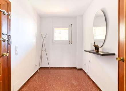 En la Plaza Creu de la Mà. Alquilado hasta Febrero de 2028. .4