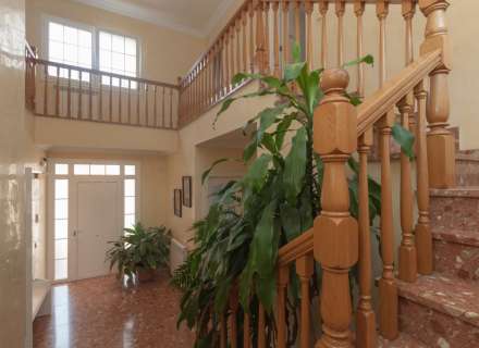 Gran casa amb piscina, garatge en un solar cantoner en zona tranquil·la.28