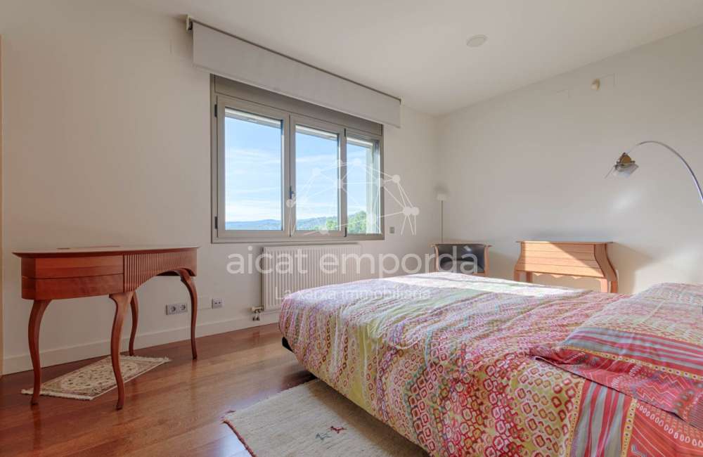 Casa de alto standing en La Jonquera: lujo entre montañas con piscina privada climatizada y vistas espectaculares32