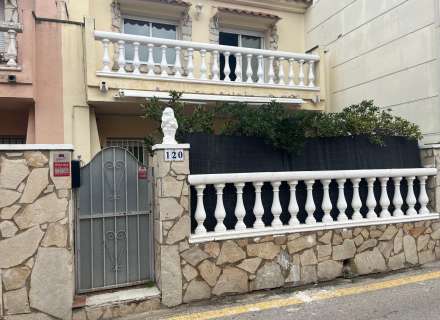 Maison de ville magnifiquement rénovée à Empuriabrava.26