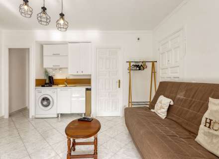 Vous recherchez un endroit paisible à Roses, proche de la nature et réunissant tout le confort nécessaire pour en profiter tout au long de l'année ? Cet appartement mérite votre attention.4