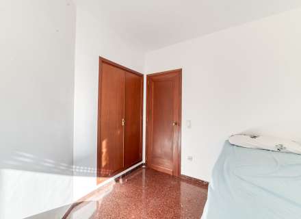 En la Plaza Creu de la Mà. Alquilado hasta Febrero de 2028. .17