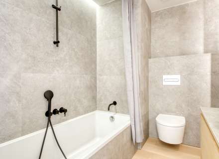 Apartment on the seafront. Avda De Rhodes32